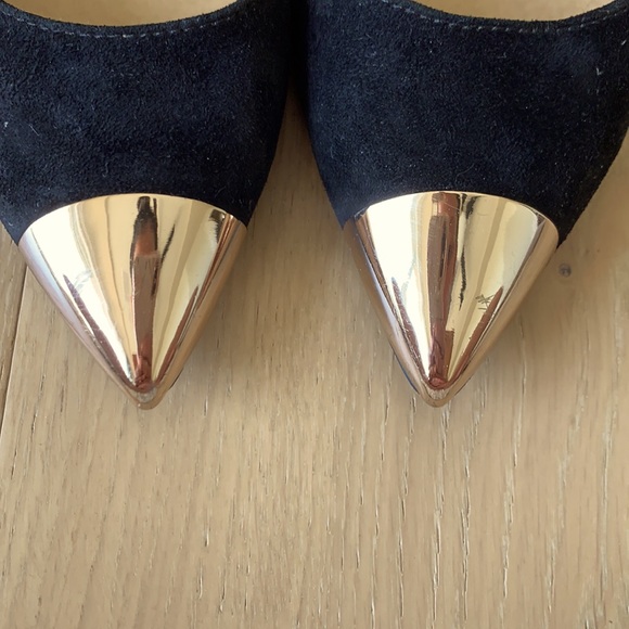 Kenneth Cole Pump Heels Black w/ Gold cap - Picture 5 of 7